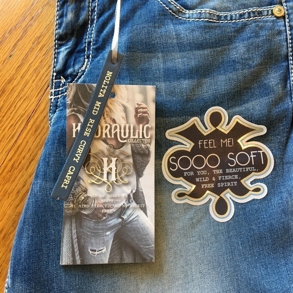 NWT Hydraulic “nolita” midrise curvy Capri - Picture 5 of 8